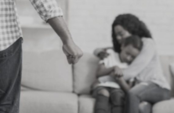 Homem é Detido por Agressão Contra Ex-Esposa e Filhos