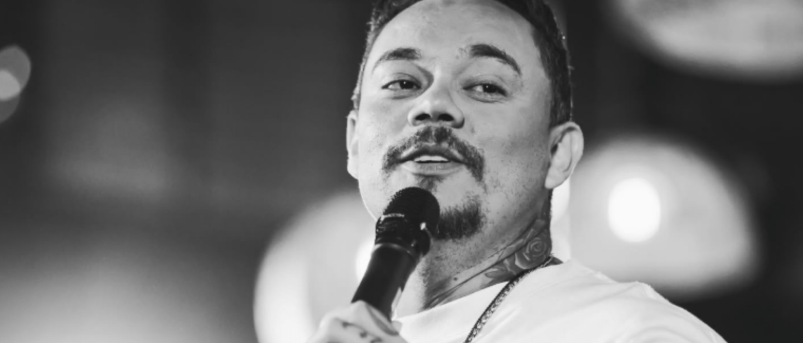 Cantor sertanejo Adriano Muniz é encontrado morto dentro de casa em Vicente Pires